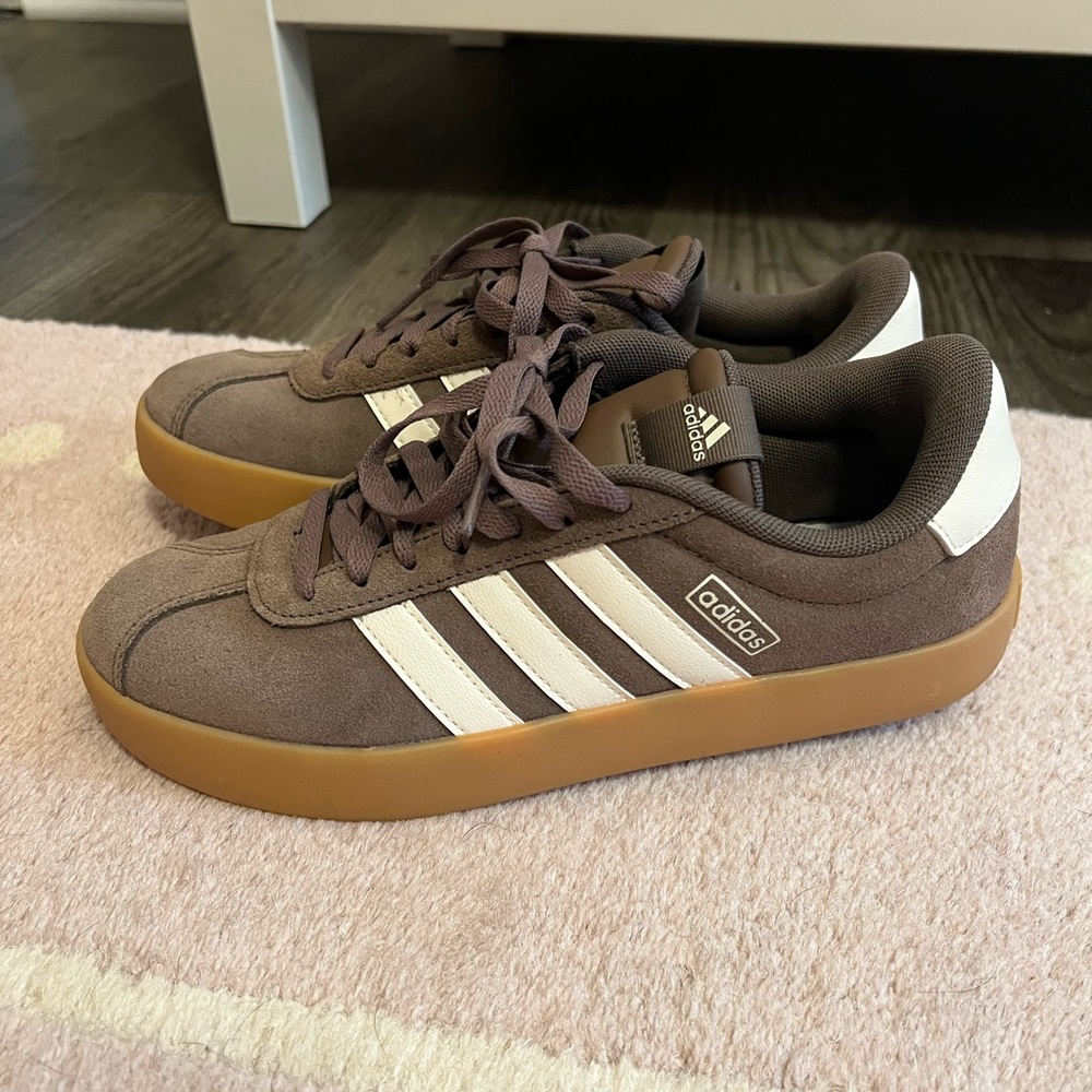 NEW NEVER WORN Adidas Women’s VL Court 3.0 Sneaker in Brown Size 8